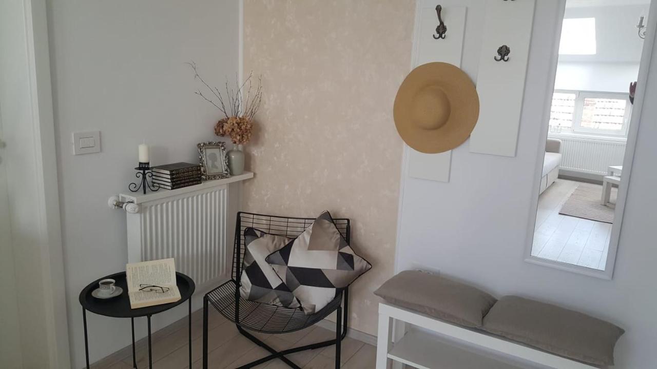 Apulum Apartment *